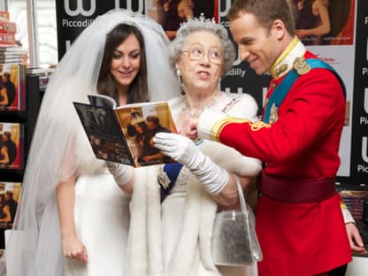 So können sich Kate & William schonmal selbst auf ihre Hochzeit einstimmen - mit einem romantischen Film, der ihre Liebesgeschichte zeigt!