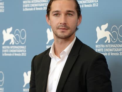 Gut zwei Jahre lang hielt die Beziehung von Shia LaBeouf und Karolyn Pho. Der Schauspieler wollte im Film "Nymphomaniac" echten Sex praktizieren. Damit war Karolyn aber nicht ganz so einverstanden - und so folgte die Trennung