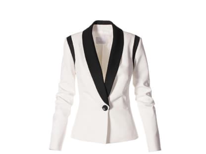 Ladylike: Blazer mit schwarzen HIghlights über <a href="http://www.madeleine.de/blazer-im-kontrast-look-0a1022216.html?pt=18" target="_blank">madeleine.de</a>, ca. 180 Euro.