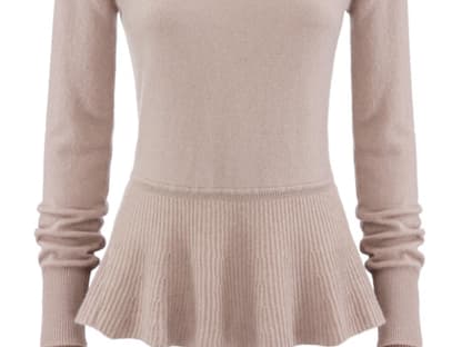 Schößchen sind feminin und für jede Silhouette ideal. Rosa Pullover von Steffen Schraut, ca. 295 Euro