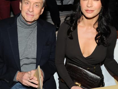 Michael Douglas und Catherine Zeta-Jones nehmen in der ersten Reihe Platz