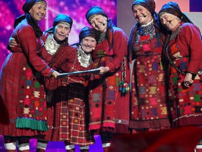 Die Publikumslieblinge des "Eurovision Song Contest" in Baku haben es ins Finale geschafft: Die russischen Großmütter haben sich in die Endrunde gesungen