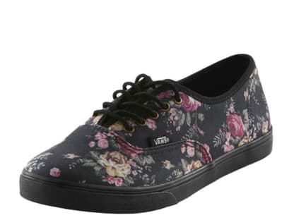 Sneaker mit Rosenprint von Vans über frontlineshop.com, ca. 60 Euro