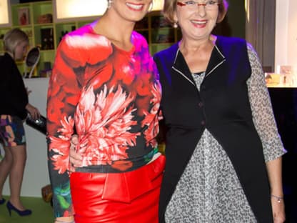 Ex-Schwimmerin Franziska van Almsick (l) brachte ihre Mutter Jutta mit zum Promi-Event