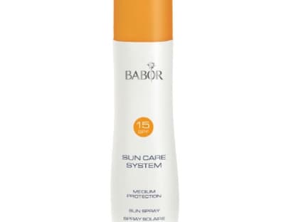 Endlich Sommer! 
Der OK!-Guide verrät, wie Sie sich am besten schützen - und trotzdem eine sexy Bräune 
bekommen! Sehr leicht "Medium Protection Spray SPF 15" von Babor, 200 ml ca. 
24 Euro  