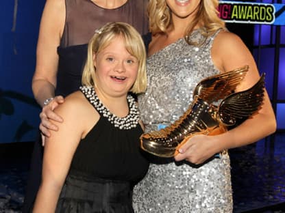 Jane Lynch, Lauren Potter und Sarah Cronk. Übrigens: Die "Do Something Awards" sind die einzigen nationalen Awards, die sich mit sozialen Projekten auseinandersetzen und Künstler auszeichnen, die sich für eben diese einsetzen