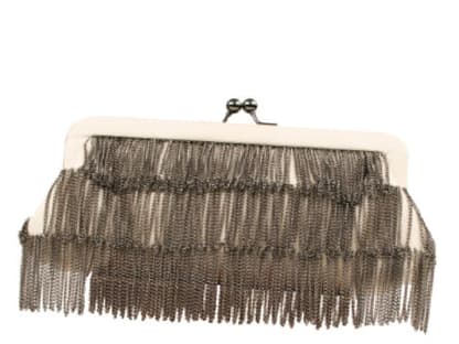 Klein aber oho: Clutch-Bag mit Ketten von Zara, ca. 25 Euro