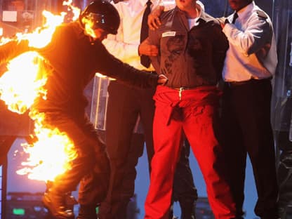 Heiß! Bei der Performance des Briten stand ein Statist in Flammen