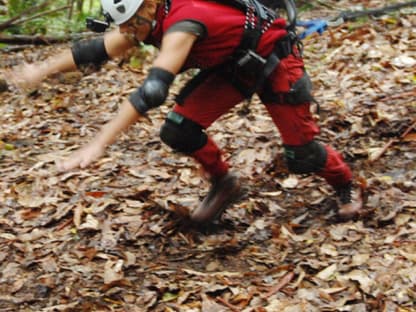 Bei einer extra Aufgabe können die Kandidaten eine zusätzliche Überraschung erspielen. Radost Bokel ist an einem elastischen Seil befestigt und muss versuchen an einen Schlüssel zu kommen um die Schatztruhe zu öffnen