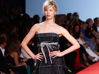 Wow! Karolina Kurkova auf dem Catwalk