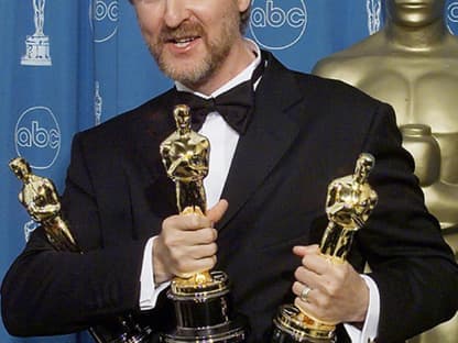 1998 räumt Regisseur James Cameron mit seinem Kino-Hit "Titanic" ab