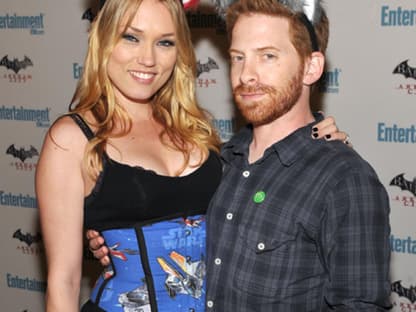 Clare Grant und Seth Green mit lustigem Kopfschmuck