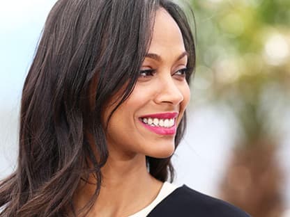 Zoe Saldana strahlt wie die Sonne über Frankreich