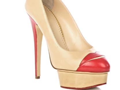 Plateau-Stiletto in Nude mit Kussmund-Applikation von Charlotte Olympia, über matchesfashion.com, ca. 810 Euro