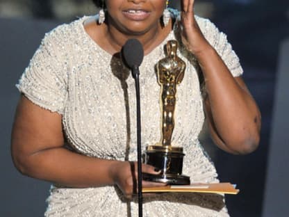 Was für ein rührender Moment: Octavia Spencer ("The Help") bekommt den Oscar als beste Nebendarstellerin ...