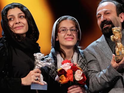 Aber auch die Hauptdarsteller seines Films bekamen jeweils den  Silbernen Bären von der Jury zugesprochen. Darunter Sareh Bayat und  Sarina Farhad