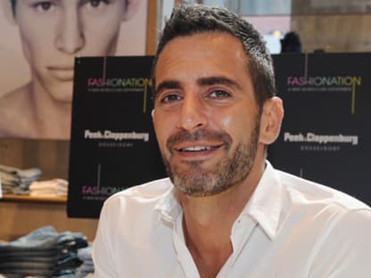 Marc Jacobs ist ebenfalls schon in Berlin angereist. Er wird in den kommenden Tagen den herausragendsten Jungdesigner mit einem Preis ehren