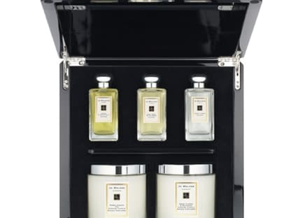 Luxus pur! Das Jo Malone Geschenke-Set beherbergt drei tolle Düfte und zwei Duftkerzen. Von Jo Malone, ca. 580 Euro