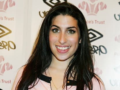 Amy Winehouse strahlt