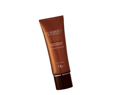 Für den Körper: Gel, das sich auf den individuellen Braunton abstimmt: "Dior Bronze Gelée de Moni von Dior, 125 ml ca. 35 Euro, ab April erhältlich  
