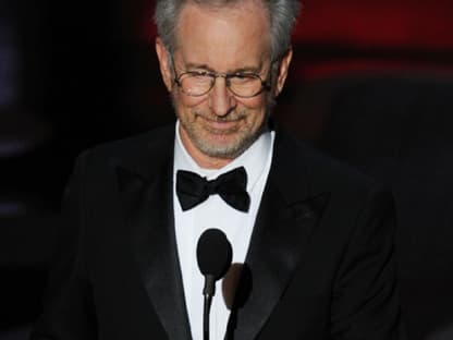 Regisseur Steven Spielberg ehrt "The King's Speech" mit dem begehrten Oscar in der Kategorie "Bester Film"