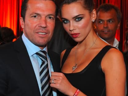 Lothar Matthäus und seine Ehefrau Kristina Liliana. Sie überragte ihren Gatten mit Hilfe von atemberaubenden High Heels