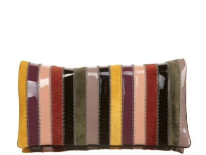 18. August 2012: Die halten wir ganz fest! Clutch im Patchwork-Design von Abro über zalando.de, ca. xx Euro