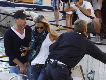 Erwischt! Topmodel Bar Refaeli urlaubt derzeit in St. Tropez. Mit im Schlepptau: Ihr angeblich neuer Freund David Fisher