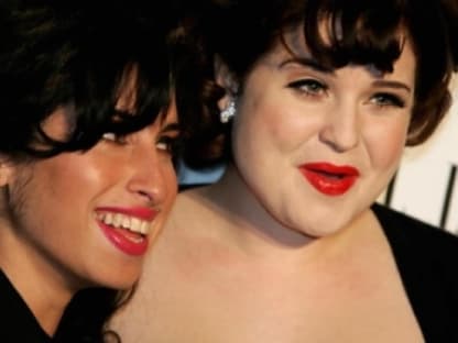 Amy mit ihrer besten Freundin Kelly Osbourne (2007)