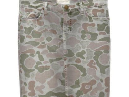 25. Juli 2012: Camouflage - JA! Tarnkleidung - NEIN! In dem Pencilskirt von Current/Elliott fallen wir in der City garantiert auf! Rock von Current/Elliott, ca. 170 Euro