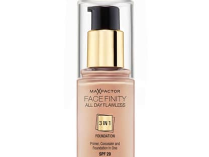 Für einen perfekten Teint kommen gerne Primer, Concealer und Foundation zum Einsatz. Nun gibt es eine Foundation, die alle drei Produkte in sich vereint. Spart Zeit und Aufwand. "Facefinity All Day Flawless 3 in 1 Foundation" von Max Factor, ca. 14 Euro