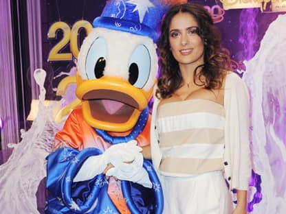 Und auch Donald Duck darf natürlich nicht fehlen. Schauspielerin Salma Hayek im Arm von der Kult-Ente