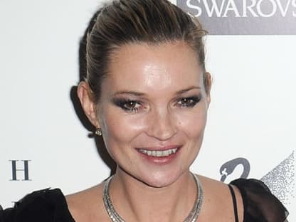 Kate Moss trug am Montag die Farbe des Abends: Schwarz