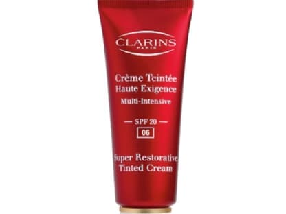 Getönte Feuchtigkeitscreme für reife Haut: "Crème Teintée Haute Exigence" von Clarins, ca. 58 Euro 