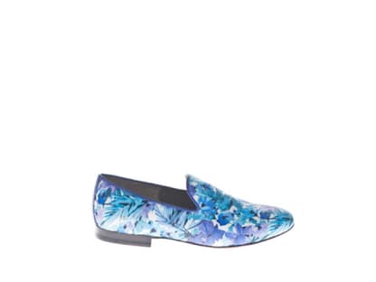 Hipper Loafer mit Blumenmuster von Communications Love, über <a title="http://www.jades24.com/de/produkt/women/sale_women/shoes_women_sale/c-love_briwatblu/index.html" href="http://www.jades24.com/de/produkt/women/sale_women/shoes_women_sale/c-love_briwatblu/index.html">jades24.de</a>, jetzt 75 Euro