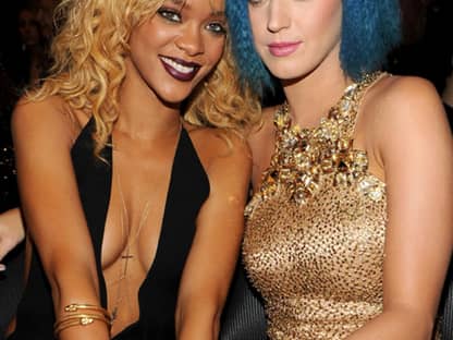 Beste Freundinnen: Rihanna und Katy Perry sahen sich gemeinsam die Show an ...