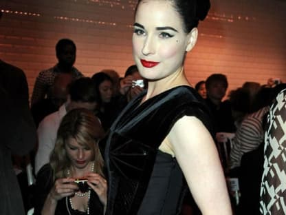 Dita von Teese ist zu Gast in Paris