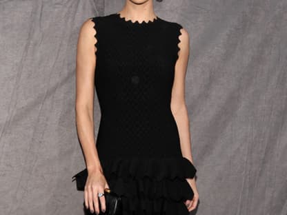 Black Beauty: Schauspielerin Charlize Theron in Azzedine Alaia