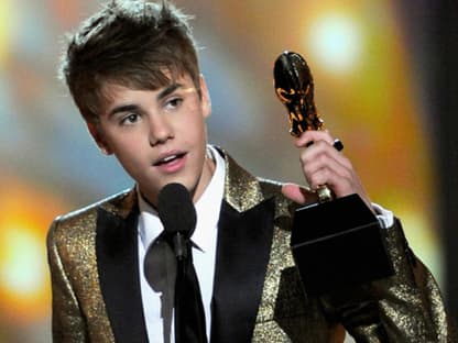 Justin Bieber heimste gleiche sechs Awards ein: Bester Newcomer, bester Online-Künstler, bester Streaming-Künstler, bester Künstler in den digitalen Medien und bestes Album