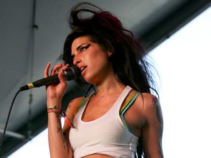 Amy Winehouse bei einem Auftritt