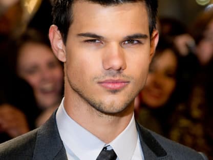 Mit auf dem Roten Teppich: "Twilight"-Werwolf Taylor Lautner