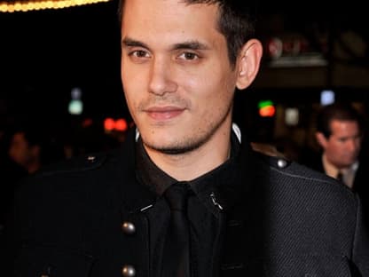 Auch Anistons Freund John Mayer war bei der Premiere dabei, zeigte sich aber nicht mit seiner Freundin auf dem roten Teppich