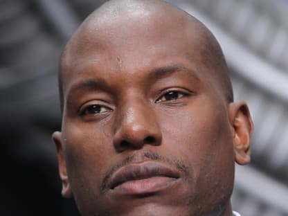 Tyrese Gibson schaute ungewöhnlich ernst