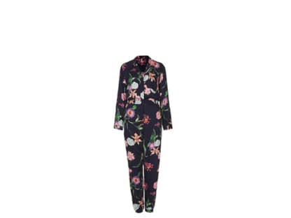 Blütenmeer: Jumpsuit, über <a title="http://de.topshop.com/de/tsde/produkt/bekleidung-345341/playsuits-jumpsuits-2291305/geblümter-overall-im-worker-stil-2537778?bi=21&ps=20" href="http://de.topshop.com/de/tsde/produkt/bekleidung-345341/playsuits-jumpsuits-2291305/geblümter-overall-im-worker-stil-2537778?bi=21&ps=20" target="_blank">topshop.com</a>, ca. 90 Euro