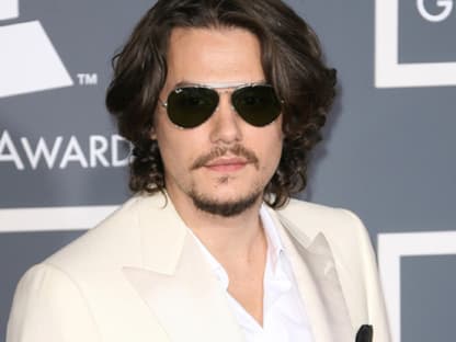 Johnny Depp? Nein, sieht ihm aber verdammt ähnlich. Sänger John Mayer