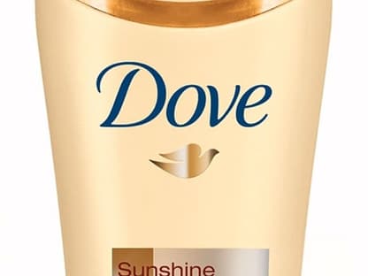 2-in-1 Körperpflege plus Selbstbräuner: "Sunshine Body Lotion" von Dove, 250 ml ca. 5 Euro