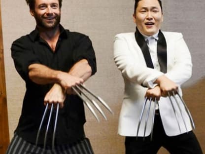 "Wolverine" alias Hugh Jackman mit dem Südkoreaner, der den Schauspieler am Set besuchte