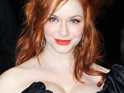 Rothaarigen Frauen sagt man nach, sie seien besonders sinnlich und leidenschaftlich. Ist es Christina Hendricks aus? Sie ist eigentlich eine Blondine, aber die roten Haare sind ihr Markenzeichen!