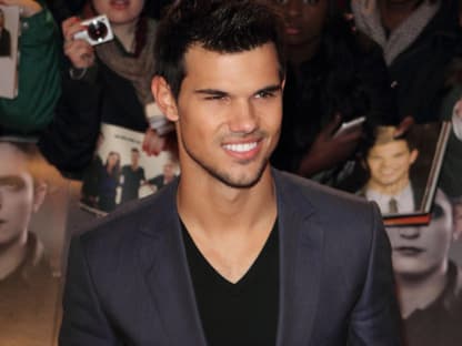 Natürlich darf Filmkollege Taylor Lautner auch bei der UK-Premiere nicht fehlen