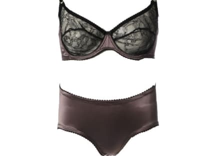 Mehr Glanz von Blush: Bügel-BH ca. 110 Euro, Slip ca. 40 Euro